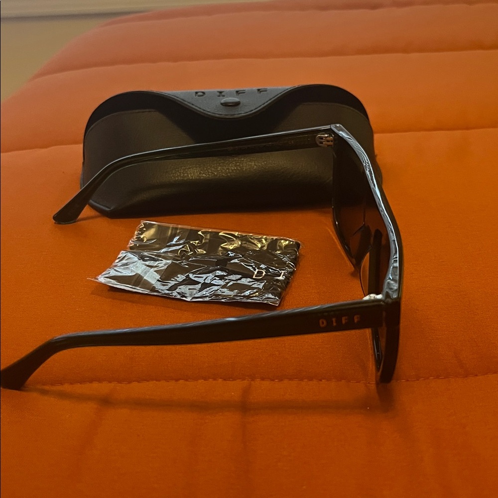 Diff Eyewear Bold Black Sunglasses - image 3
